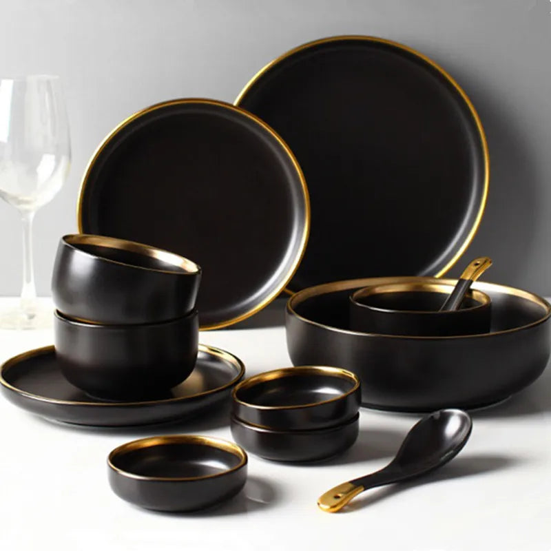 Set of black porcelain dinner plates and cutlery by 𝕄𝕮 𝕋𝕙𝕖 𝔹𝕝𝕒𝕔𝕜 𝔻𝕚𝕒𝕞𝕠�