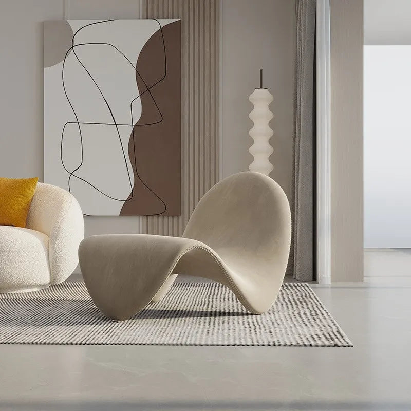 Black Tongue Chair by 𝕄𝕔 𝕋𝕙𝕖 𝔹𝕝𝕒𝕔𝕜 𝔻𝕚𝕒𝕞𝕠𝕟𝕕