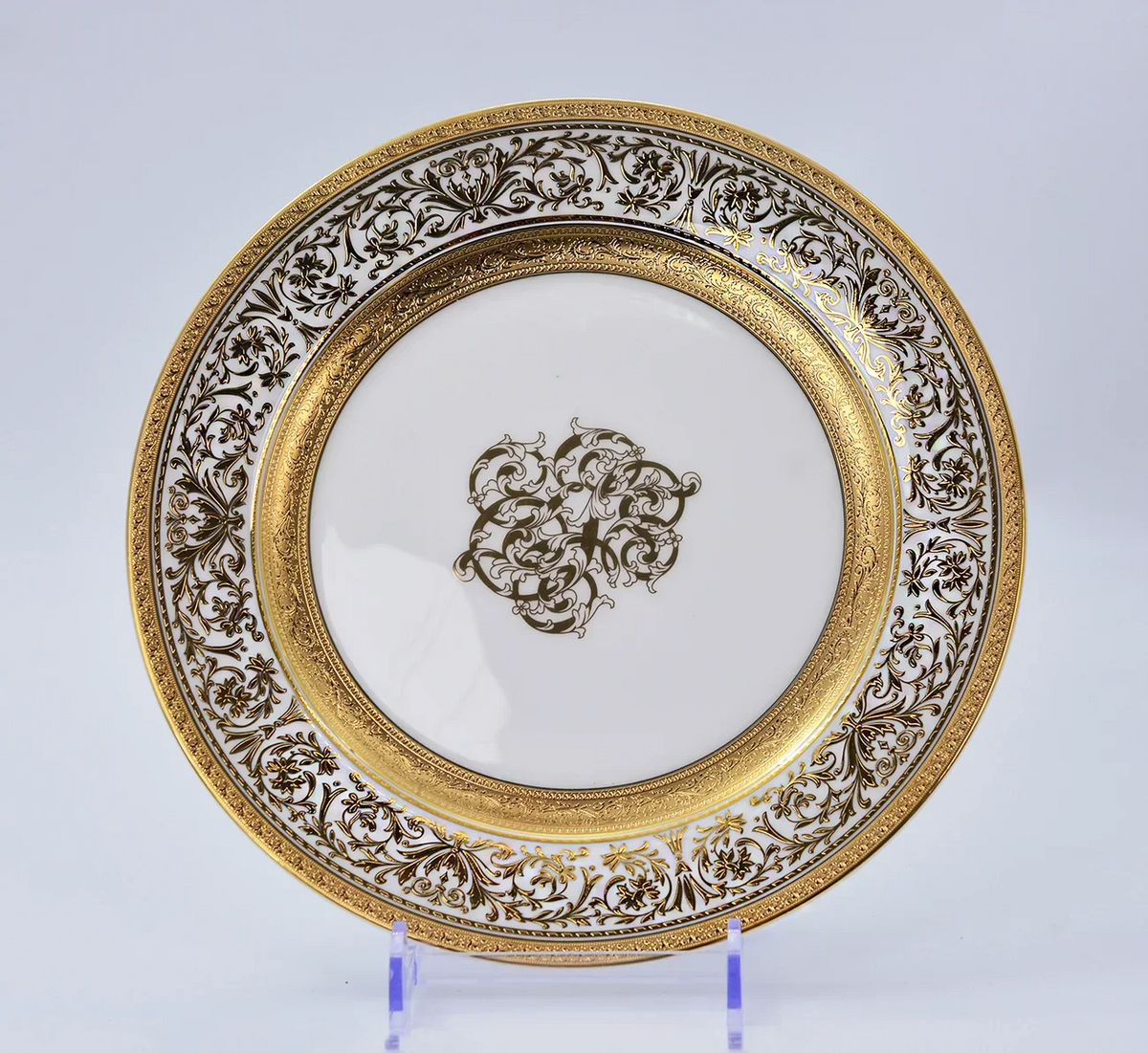 MC THE BLACK DIAMOND ROYAL Dinnerware Family Set with matching plates and bowls, elegant ceramic dinnerware for family meals