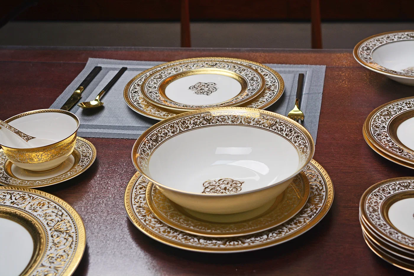 MC THE BLACK DIAMOND Royal Dinnerware Family Set featuring elegant plates, bowls, and cups in a coordinated design.