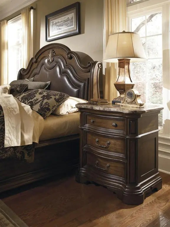 Classic King Size Bedroom Set by 𝕄𝕔 𝕋𝕙𝕖 𝔹𝕝𝕒𝕔𝕜 𝔻𝕚𝕒𝕞𝕠𝕟�