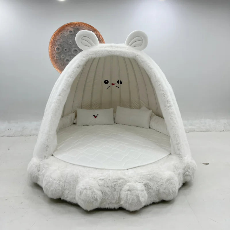Modern children's bed by MC THE BLACK DIAMOND, simple and custom-designed kids' zoo-themed bed with clean lines and a sleek look.