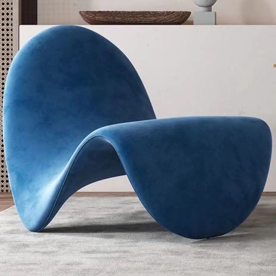 Black Tongue Chair by 𝕄𝕔 𝕋𝕙𝕖 𝔹𝕝𝕒𝕔𝕜 𝔻𝕚𝕒𝕞𝕠𝕟𝕕