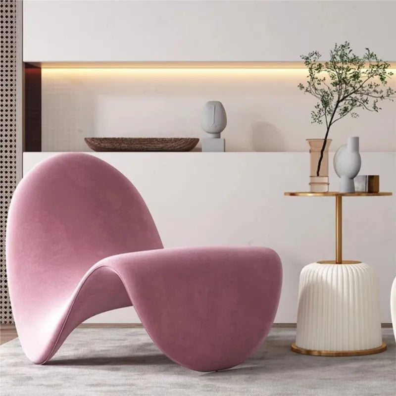 Black Tongue Chair by 𝕄𝕔 𝕋𝕙𝕖 𝔹𝕝𝕒𝕔𝕜 𝔻𝕚𝕒𝕞𝕠𝕟𝕕