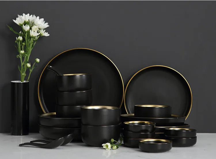 Set of black porcelain dinner plates and cutlery from 𝕄𝕔 𝕋𝕙𝕖 𝔹𝕝𝕒𝕔𝕜 𝔻𝕚𝕒𝕞𝕠�
