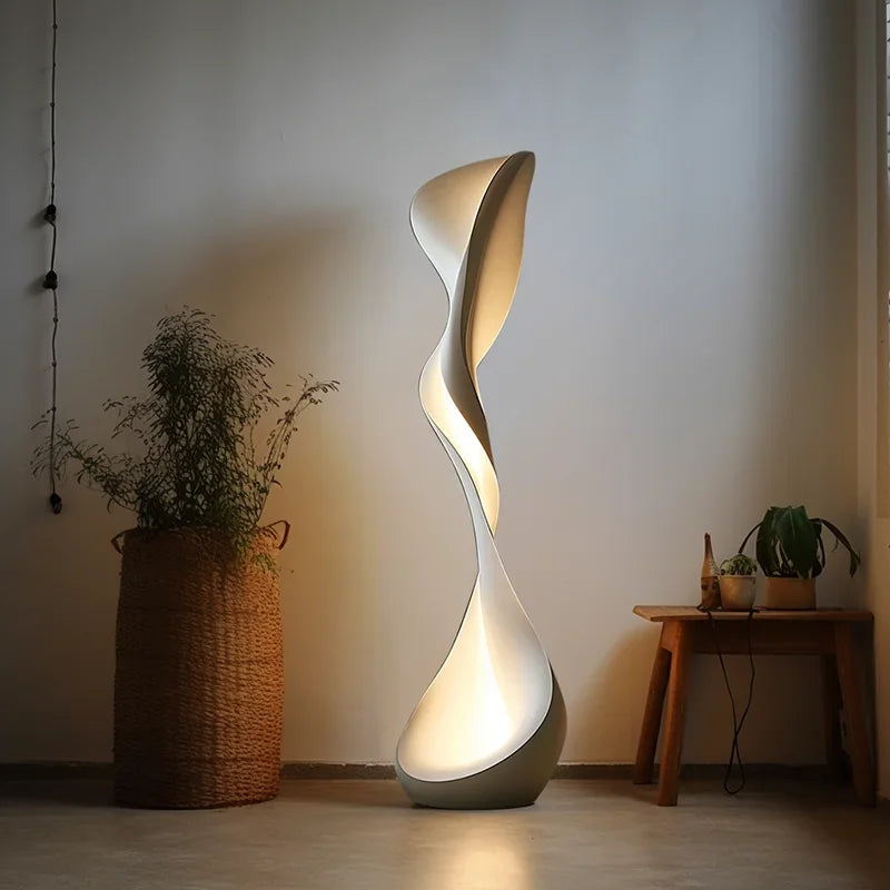 Elegant upright sculpture floor lamp by 𝕄𝕔 𝕋𝕙𝕖 𝔹𝕝𝕒𝕔𝕜 𝔻𝕚𝕒𝕞𝕠𝕟�
