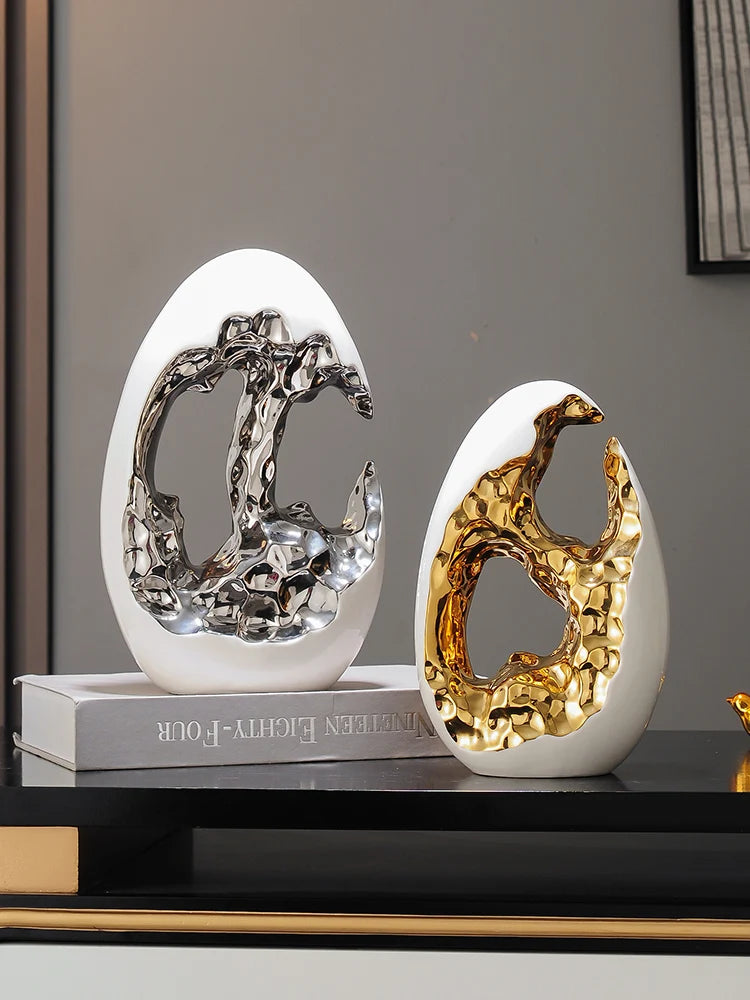 Gold figurines from MC THE BLACK DIAMOND decor set, suitable for living room, TV cabinet, or office desktop decoration.