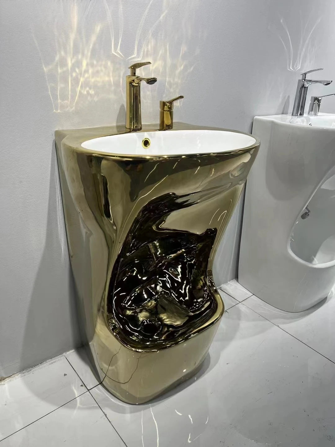 Modern high-gloss veneer square ceramic foot basin from MC THE BLACK DIAMOND, featuring a sleek design and non-slip base for bathroom use.