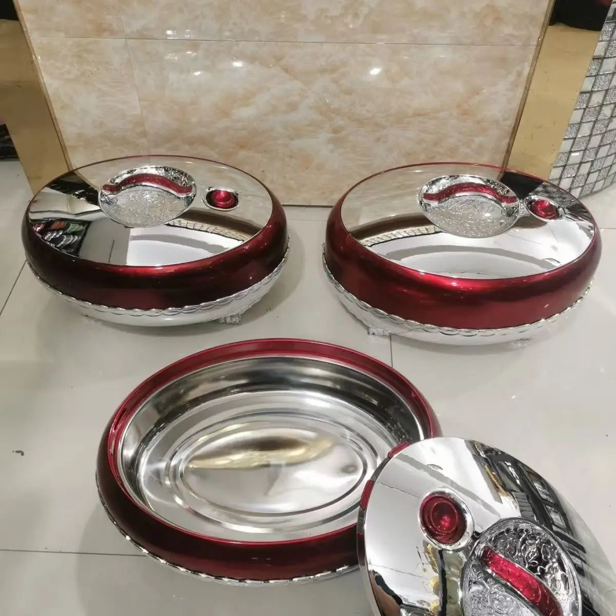 Large MC THE BLACK DIAMOND stainless steel hot pot set for parties, featuring a portable food warmer with multiple compartments.