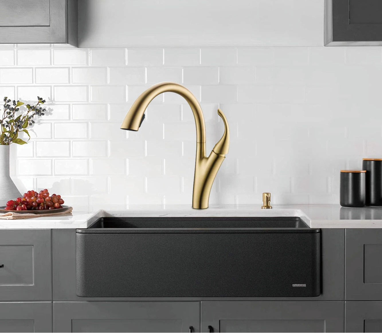 MC THE BLACK DIAMOND dual-spray pull-out kitchen faucet with chrome finish, featuring a flexible hose and ergonomic handle.