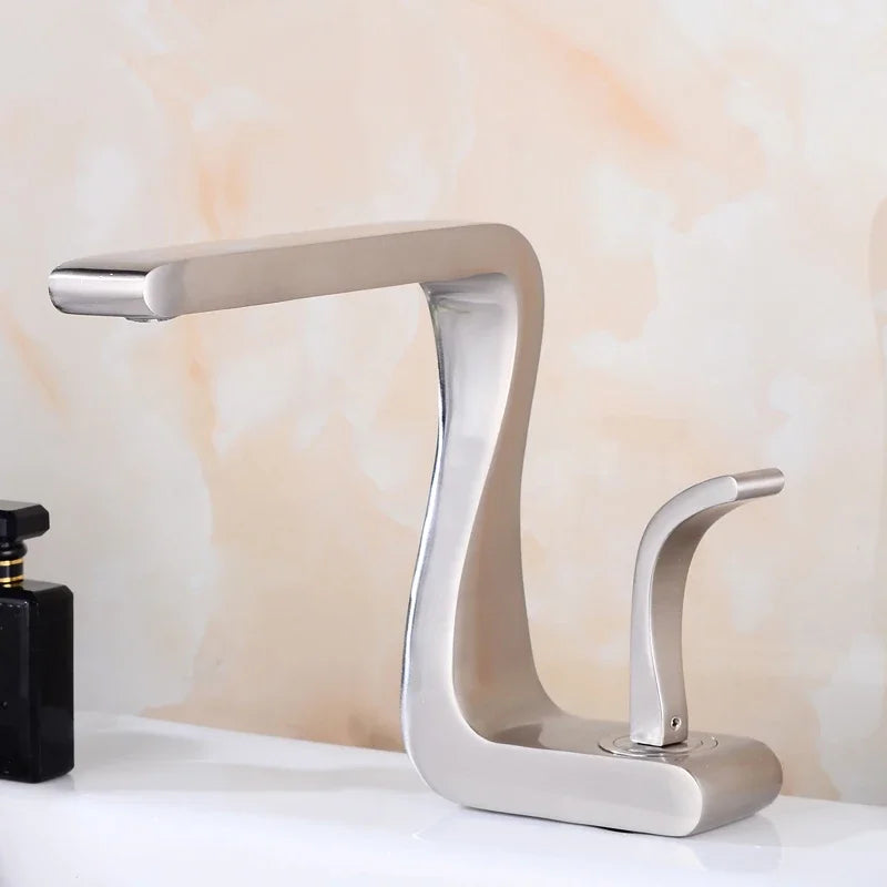 Retro bathroom sink faucet with single hole design from MC THE BLACK DIAMOND, featuring a classic chrome finish and modern installation.