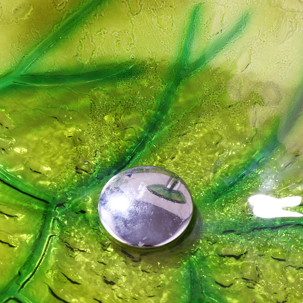 Green leaf-shaped vessel bathroom sink by MC THE BLACK DIAMOND, showcasing a stylish and modern design for contemporary bathrooms.