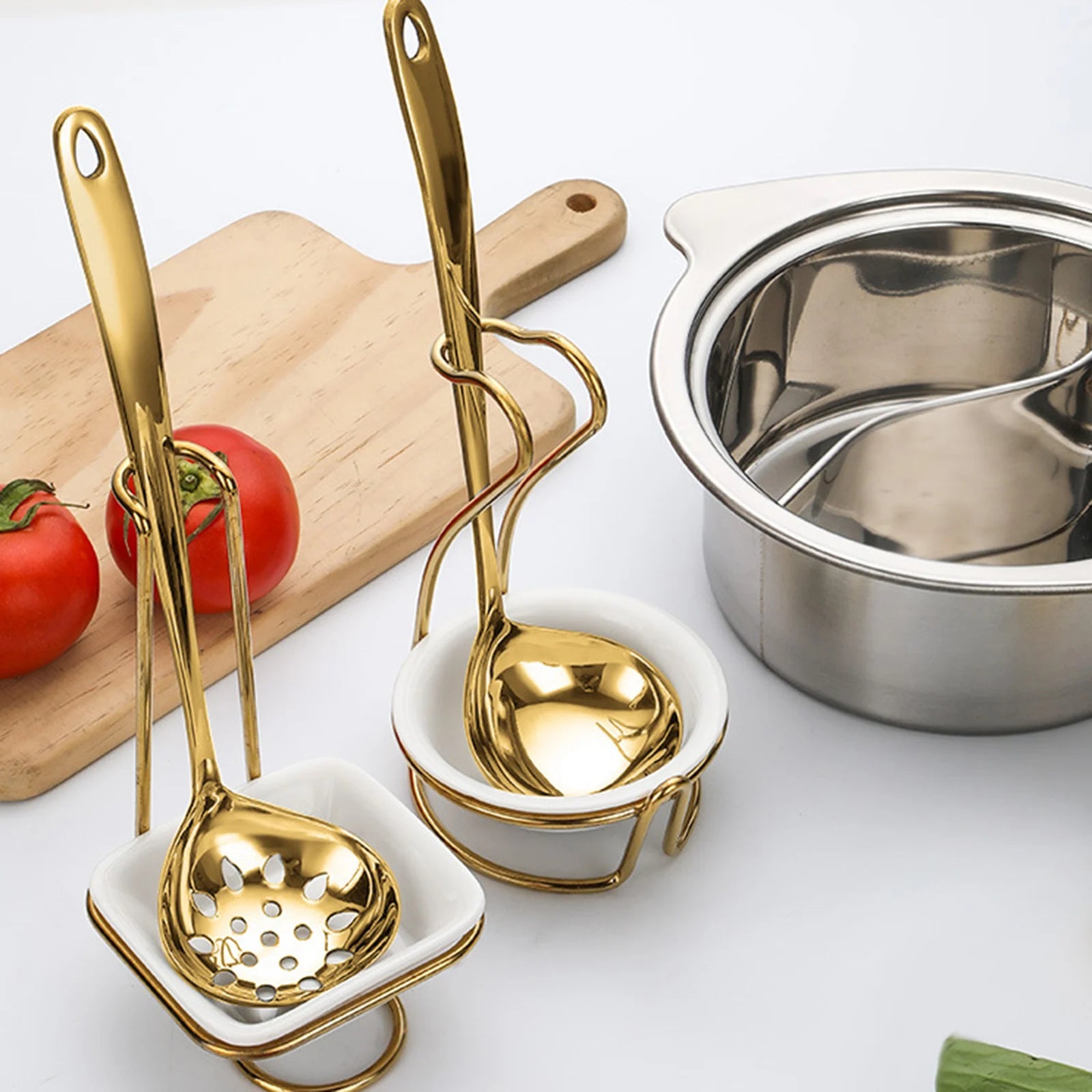 MC THE BLACK DIAMOND spoon rest holder for hotpot and kitchen counters, keeps spoons organized and clean during cooking.
