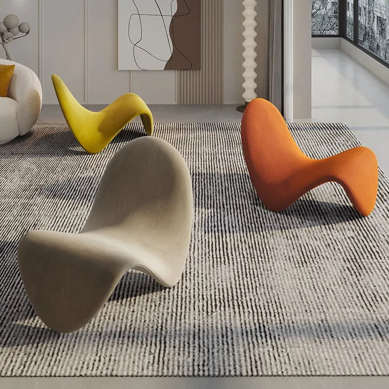 Black Tongue Chair by 𝕄𝕔 𝕋𝕙𝕖 𝔹𝕝𝕒𝕔𝕜 𝔻𝕚𝕒𝕞𝕠𝕟𝕕