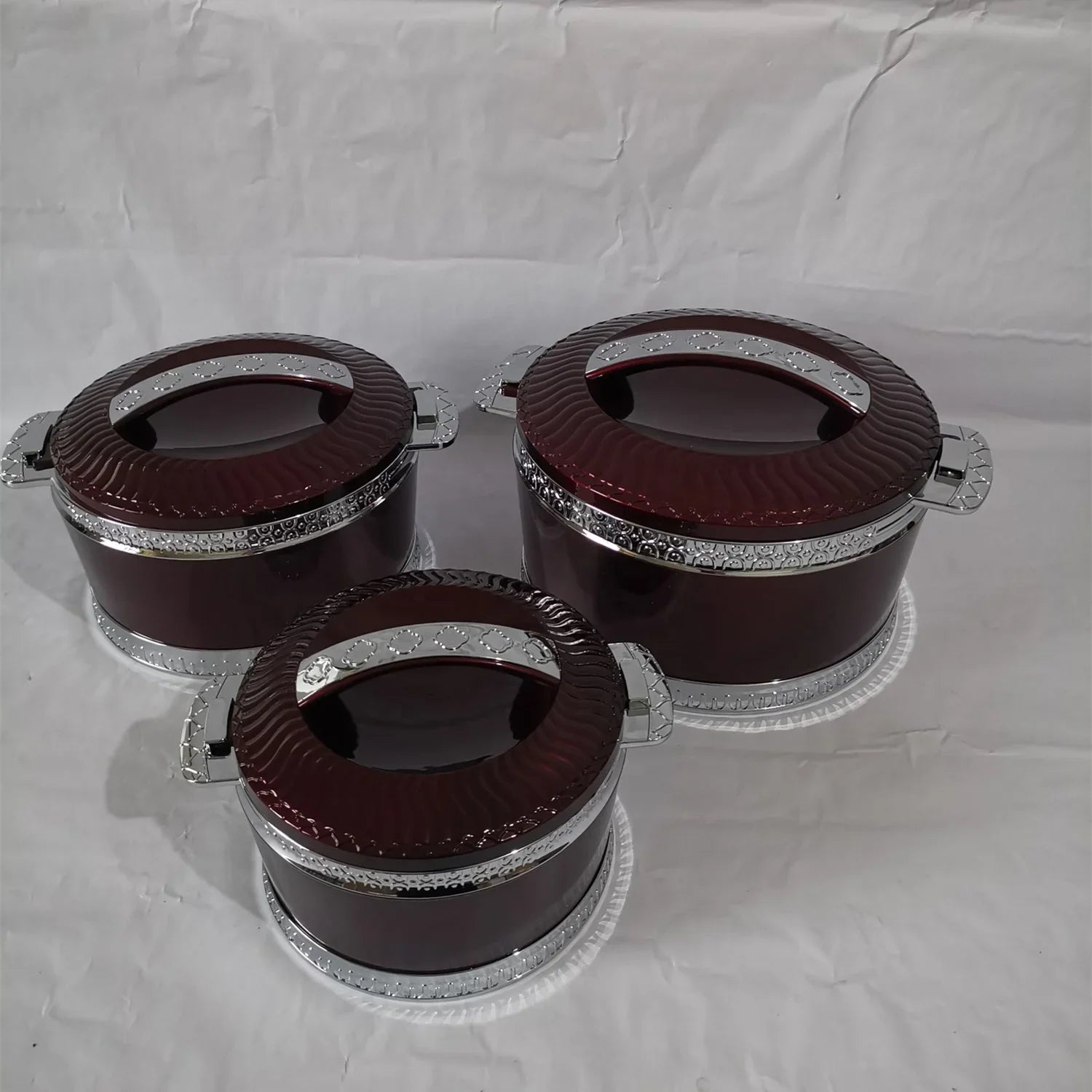 MC THE BLACK DIAMOND food warmer casserole set with pots, ideal for keeping dishes warm and serving in a stylish kitchen.