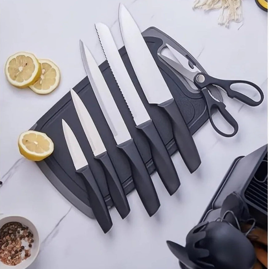 MC THE BLACK DIAMOND cooking spatula spoon from kitchen utensil set, black silicone, heat-resistant, ideal for non-stick cookware.